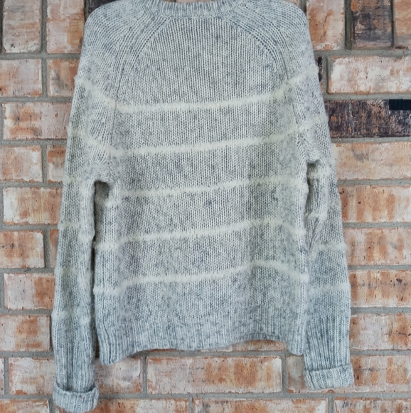 J CREW SWEATER WOMEN'S SZ S. - Picture 2 of 6